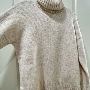 Banana Republic Turtleneck Sweater NWOT - Super cute & soft! Bundle & Save 15%!